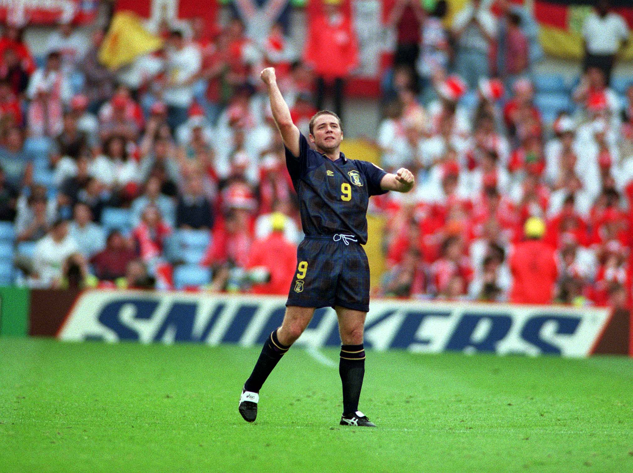 Danh thủ Ally McCoist